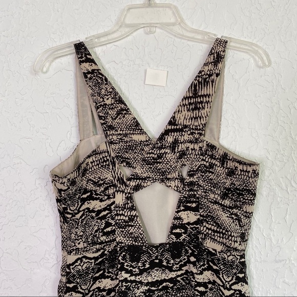 Urban Outfitters Mini Dress Animal print reptile Size 2 cut out back tan black - Picture 5 of 8